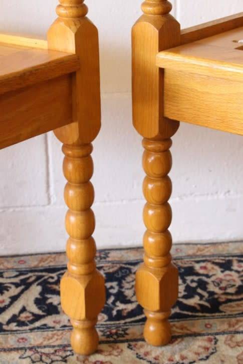 **RS17** A beautifully made solid light oak round dining table w/ incredible riempie captains chairs