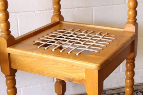 **RS17** A beautifully made solid light oak round dining table w/ incredible riempie captains chairs