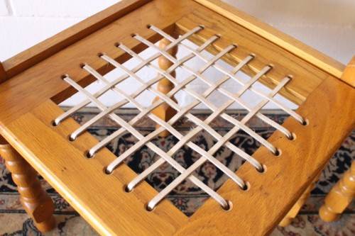 **RS17** A beautifully made solid light oak round dining table w/ incredible riempie captains chairs