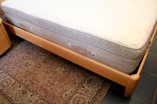 **RS17** A stylish modern Queen bed headboard & base with a Sealy mattress and two pedestals