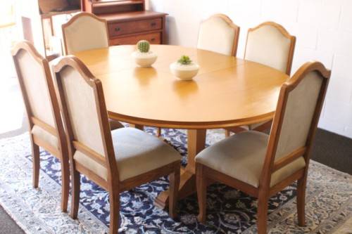 **RS17** Vintage Oak 6-seater extendable dining room table w/ 6x solid oak upholstered chairs