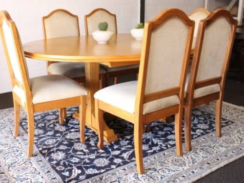 **RS17** Vintage Oak 6-seater extendable dining room table w/ 6x solid oak upholstered chairs