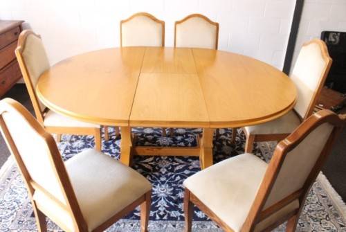 **RS17** Vintage Oak 6-seater extendable dining room table w/ 6x solid oak upholstered chairs