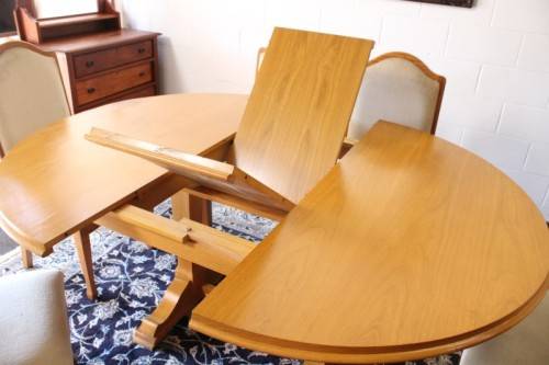 **RS17** Vintage Oak 6-seater extendable dining room table w/ 6x solid oak upholstered chairs
