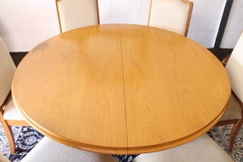 **RS17** Vintage Oak 6-seater extendable dining room table w/ 6x solid oak upholstered chairs