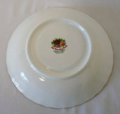**RS17** A gorgeous, dainty vintage "Royal Albert" fine bone china "Old Country Roses" pattern duo.