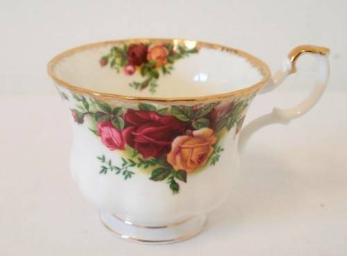 **RS17** A gorgeous, dainty vintage "Royal Albert" fine bone china "Old Country Roses" pattern duo.