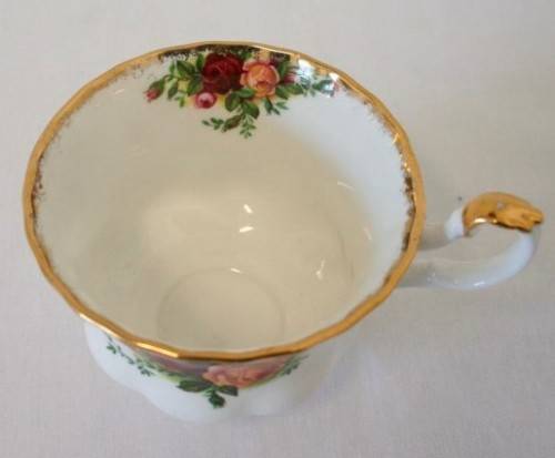 **RS17** A gorgeous, dainty vintage "Royal Albert" fine bone china "Old Country Roses" pattern duo.