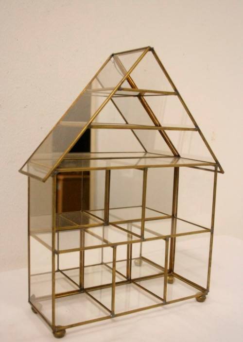 **RS17** A charming footed brass and glass (house) printers tray, perfect for miniature ornaments!