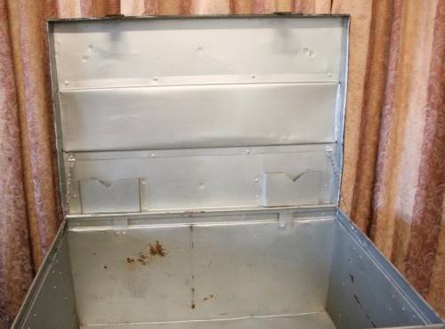 **RS17** A fantastic large vintage lockable metal storage trommel NO 5; ideal for linen, tools etc.
