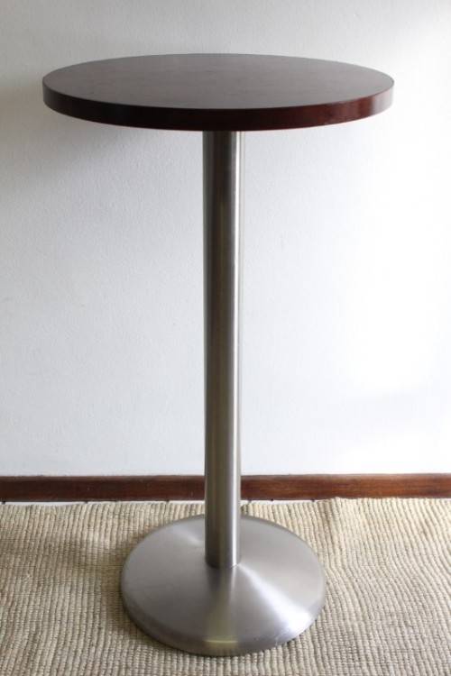 **RS17** Stunning tall (109cm) round wooden top cafe/ bar standing table with a heavy chromed base