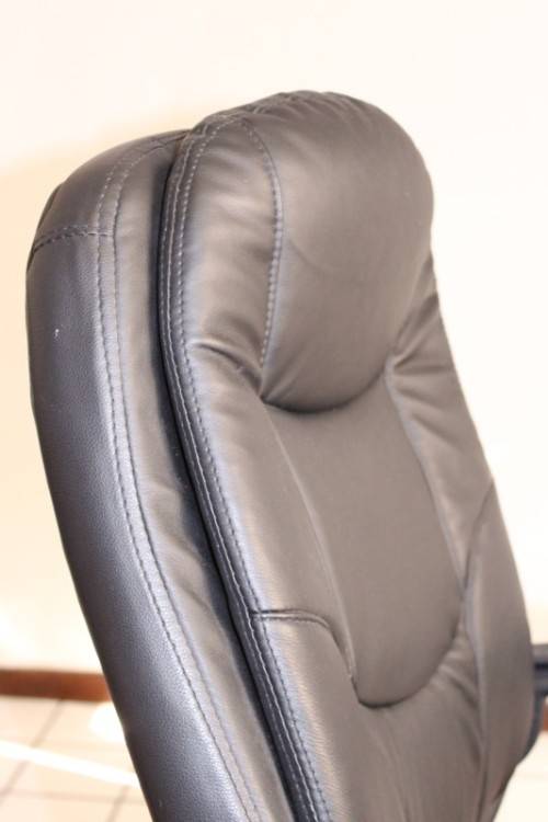 Stunning well made black PU leather executives office chair w/ padded seat & backrest - price/ chair