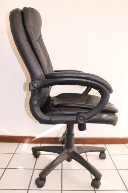 Stunning well made black PU leather executives office chair w/ padded seat & backrest - price/ chair