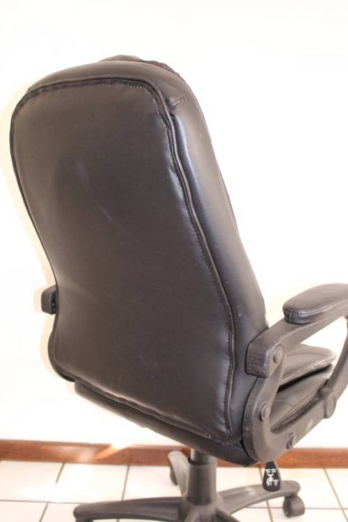 Stunning well made black PU leather executives office chair w/ padded seat & backrest - price/ chair