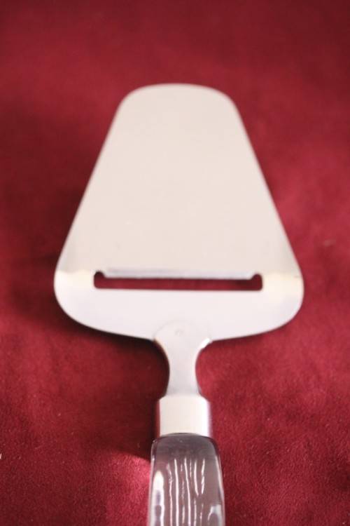 A stunning and rare vintage Swedish made Lindshammar Glass cheese knife with a steel blade