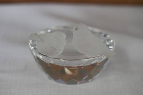 An extremely RARE retired Swarovski crystal Bird Bath (No10029) in superb condition