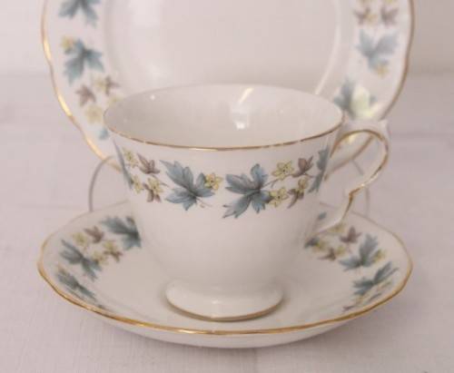 **RS17** Fabulous vintage Queen Anne fine porcelain tea trio including the cup, saucer & cake plate