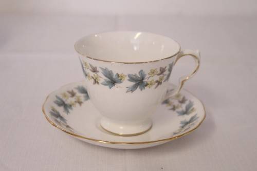 **RS17** Fabulous vintage Queen Anne fine porcelain tea trio including the cup, saucer & cake plate