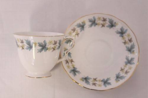 **RS17** Fabulous vintage Queen Anne fine porcelain tea trio including the cup, saucer & cake plate
