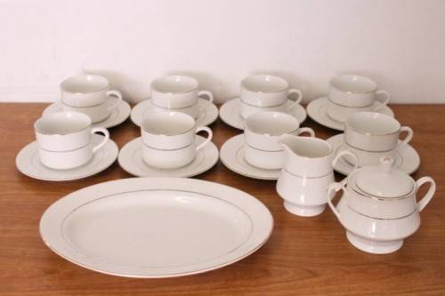 **RS17** Stunning white 8-setting porcelain tea service with a milk jug, sugar bowl and pastry plate