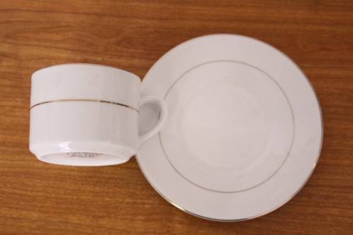 **RS17** Stunning white 8-setting porcelain tea service with a milk jug, sugar bowl and pastry plate
