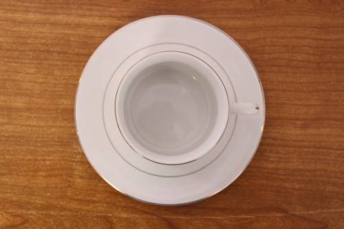 **RS17** Stunning white 8-setting porcelain tea service with a milk jug, sugar bowl and pastry plate