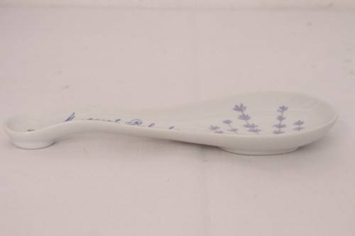 **RS17** A wonderful "Margaret Roberts" porcelain spoon rest in the very pretty Lavender range