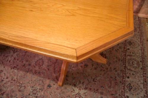 A stunning vintage Oak 6-seater (109 x 183cm) dining room table with 6 beautiful upholstered chairs!