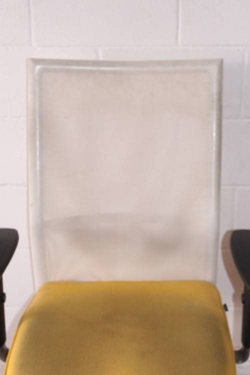 **RS17** A modern styled yellow and white office chair with tilt, height and tension adjusters