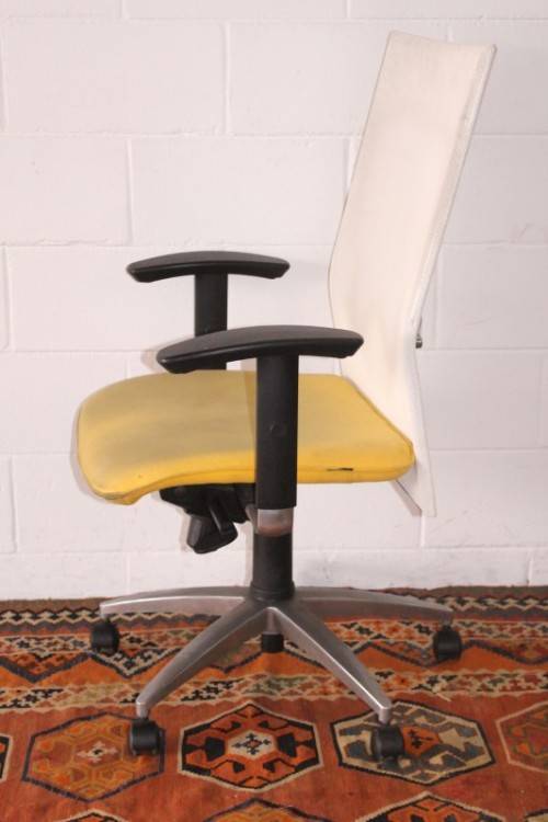 **RS17** A modern styled yellow and white office chair with tilt, height and tension adjusters