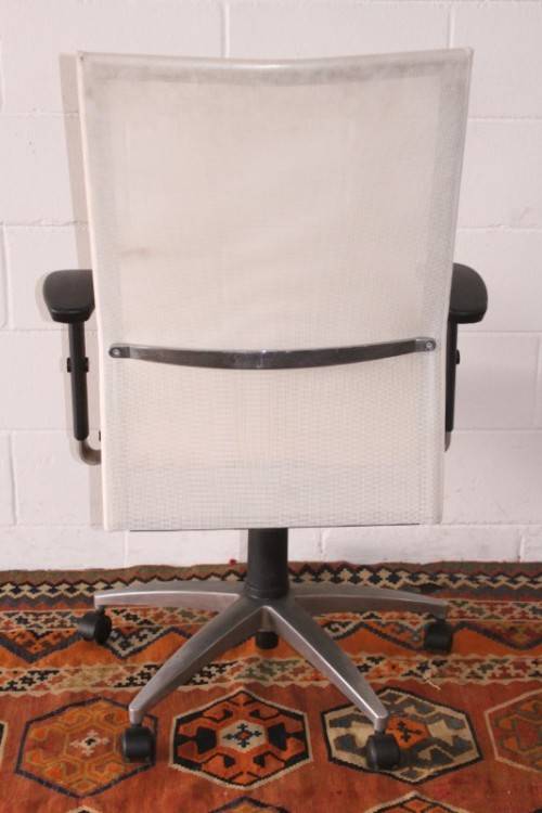 **RS17** A modern styled yellow and white office chair with tilt, height and tension adjusters