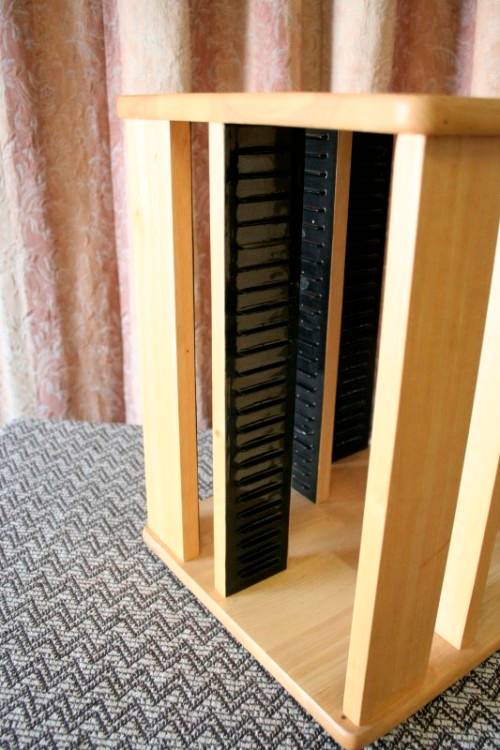 A wonderful wooden rotating table top CD stand with space for approximately 80x CD's