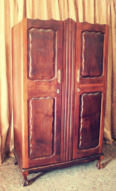 A stunning vintage solid Imbuia 2 door ball & claw wardrobe w/ hanging space and 3x drawers