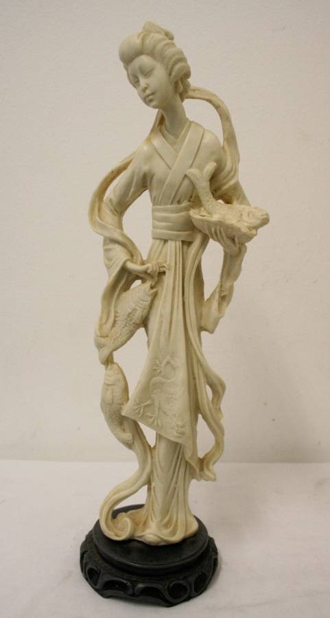 A beautiful large ornamental Japanese themed oxylite figurine of a lady, fabulous on display