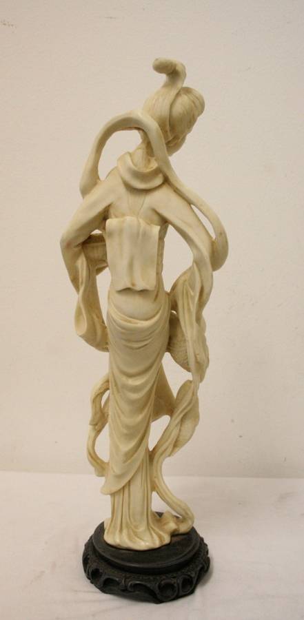 A beautiful large ornamental Japanese themed oxylite figurine of a lady, fabulous on display