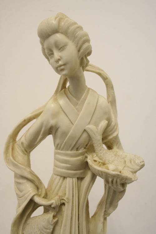 A beautiful large ornamental Japanese themed oxylite figurine of a lady, fabulous on display