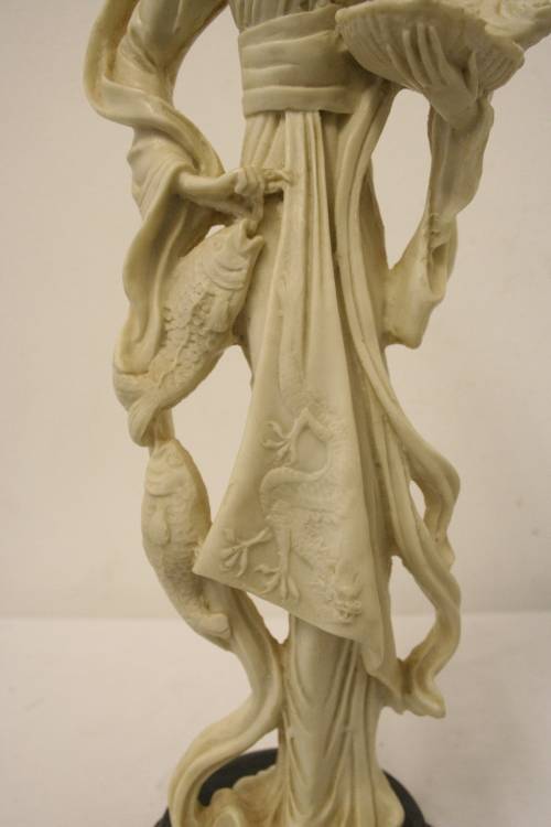 A beautiful large ornamental Japanese themed oxylite figurine of a lady, fabulous on display
