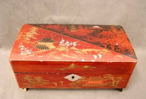 A gorgeous 3 compartment vintage Chinese jewellery box. Lovely on a dresser. Lifespace Sale