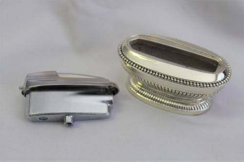 A beautiful vintage Ronson "Queen Anne" Varaflame 700 Rhodium plated table lighter in original box