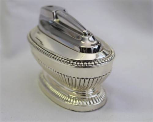 A beautiful vintage Ronson "Queen Anne" Varaflame 700 Rhodium plated table lighter in original box