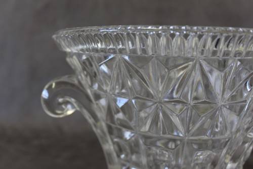 An exquisite classic designed footed crystal champagne/ wine cooler ice bucket.