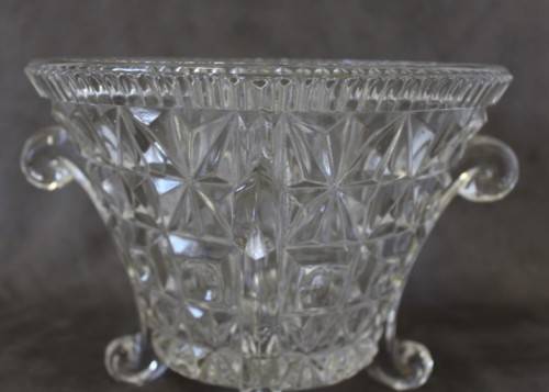 An exquisite classic designed footed crystal champagne/ wine cooler ice bucket.