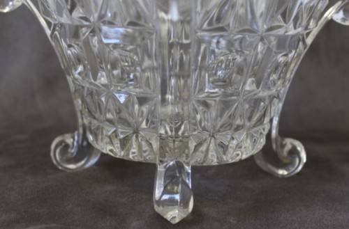 An exquisite classic designed footed crystal champagne/ wine cooler ice bucket.