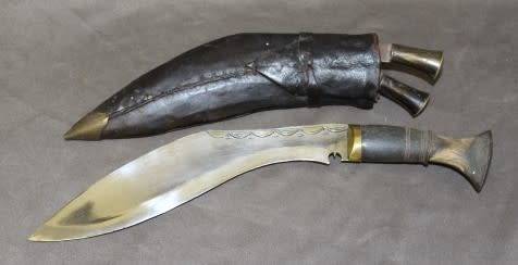 An amazing (37cm) antique authentic Nepalese Ghurkha Kukri machete with a sheath. Awesome!!!