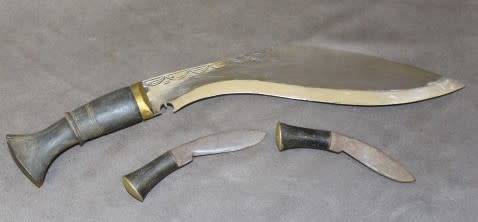 An amazing (37cm) antique authentic Nepalese Ghurkha Kukri machete with a sheath. Awesome!!!