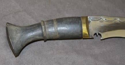 An amazing (37cm) antique authentic Nepalese Ghurkha Kukri machete with a sheath. Awesome!!!