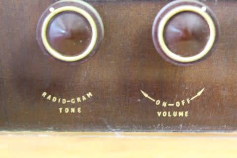 A stunning vintage Philips radiogram cabinet w/ a stylish design and ball and claw feet. Working!!!