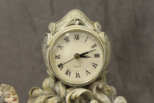 A beautiful vintage "Angelica collection" Quartz battery operated mantel clock.  Lifespace Sale