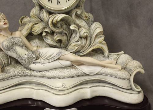 A beautiful vintage "Angelica collection" Quartz battery operated mantel clock.  Lifespace Sale