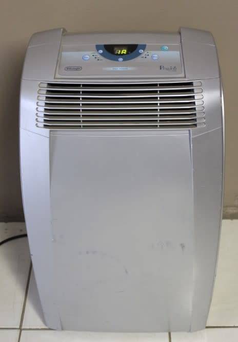 A fantastic De Longhi Pinguino PAC C110 portable air conditioner in full working order.